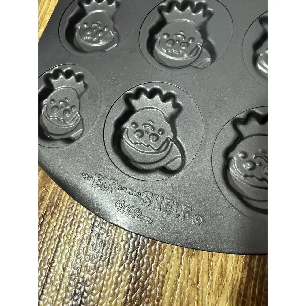 Elf on the Shelf Wilton Cookie Pan 12 Cavity Christmas Baking Mold